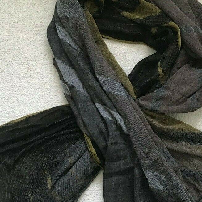 PAUL SMITH Mainline Scarf  130 x 140 cm  80% viscose 20% polyester